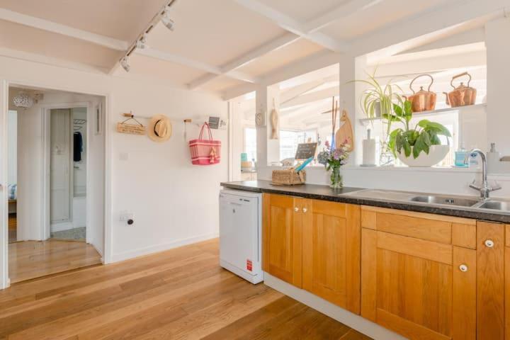 Dog Friendly Cottage 2 Mins To Beach With Hot Tub And Zappi Ev Lessingham Eksteriør billede