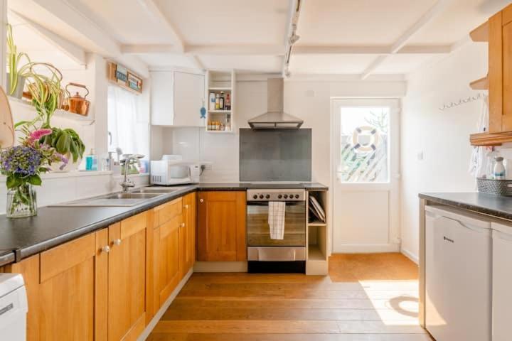 Dog Friendly Cottage 2 Mins To Beach With Hot Tub And Zappi Ev Lessingham Eksteriør billede